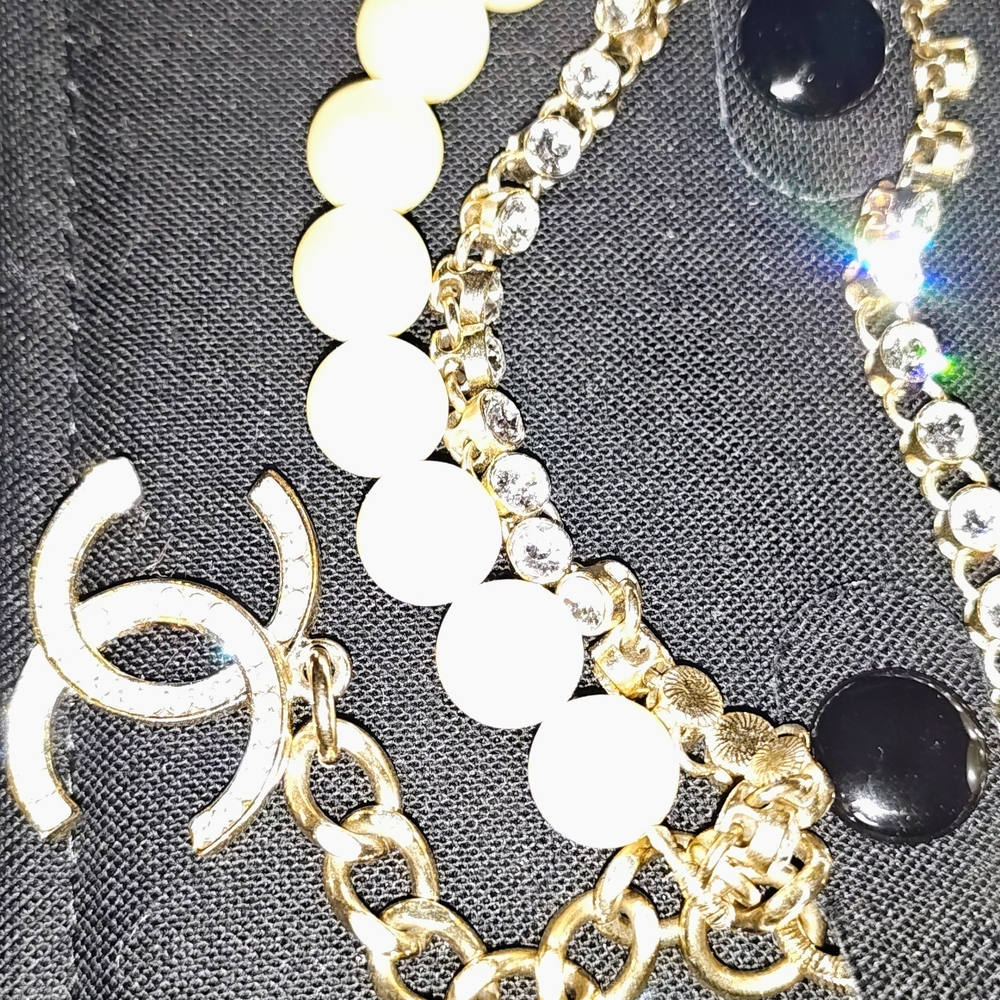 Elegant Chanel Pearl and Crystal Bracelet With Box And Gift Bag - Picture 11 of 12